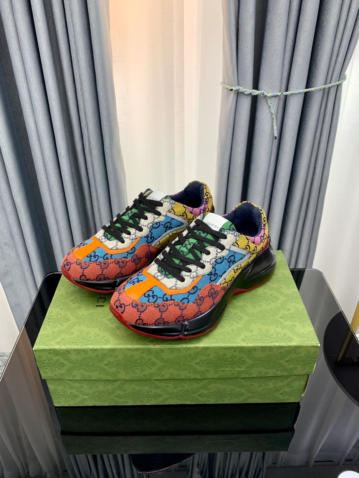 👟👟Ex-factory price 480👟👟 Gucci dad shoes for couples, distressed leather horn-shaped retro jogging shoes. The Balenciaga grandpa trend has subsided, ushering in GUCCI dad shoes, the trend leader in the fashion industry. The original shoes are molded and the original last is made by the Italian handmade foundry! [Gucci original dad shoes] Original surface: imported calfskin! Lining: Grade A hybrid lambskin! Outsole: The highest restoration sole. TPU material plus wear-resistant foam (anti-wear cushioning) ivory leather has been processed with an old-fashioned effect. The sole is 5cm high! The comfort level is excellent, killing all high-end versions on the market! Original logo outsole! 👣Size: Women’s size 35-40. Men's size 38-45. Women's heel with 🈚️logo! Men's heel with 🈶️logo!